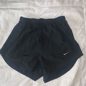 Nike Tempo
Women's Brief-Lined Running Shorts